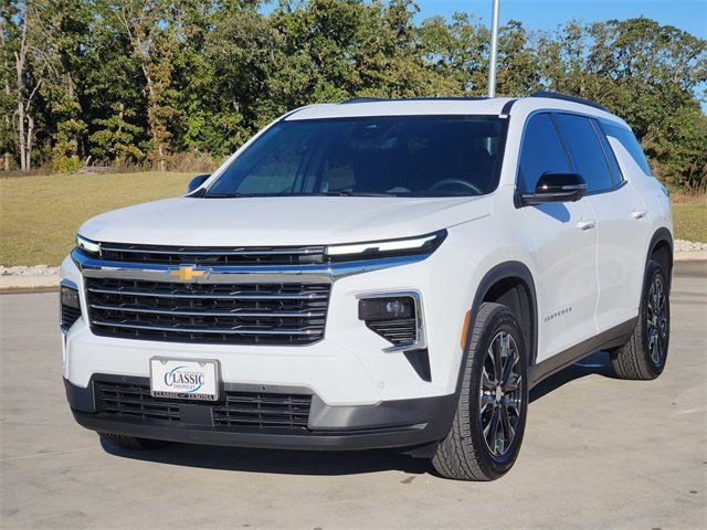 2026 Chevrolet Traverse photo 2