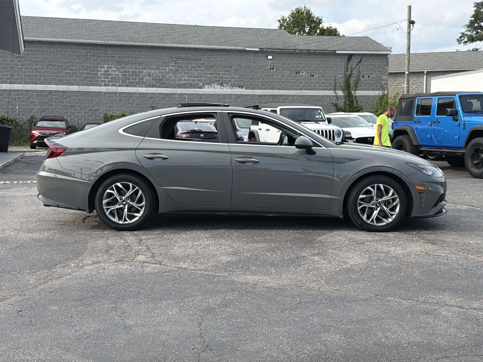Used 2021 Gray Hyundai SEL image 8