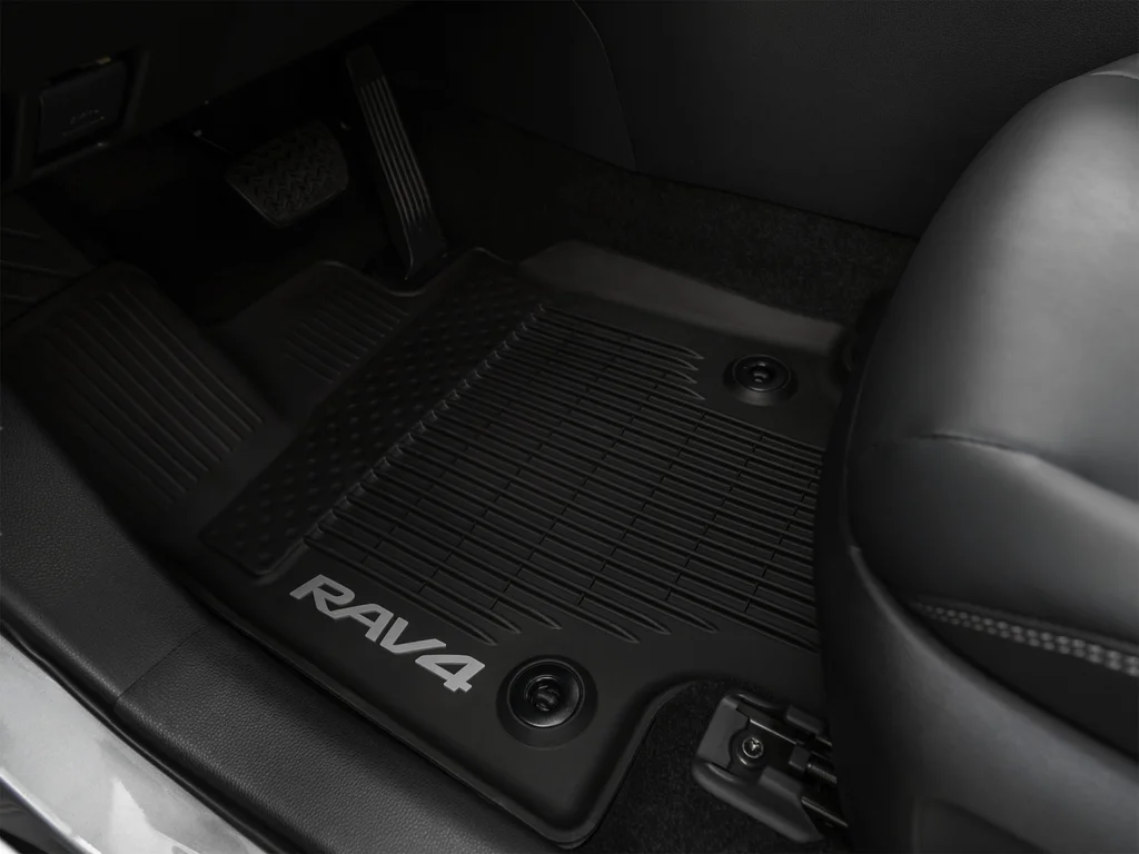 Used 2020 Silver Toyota XLE image 38