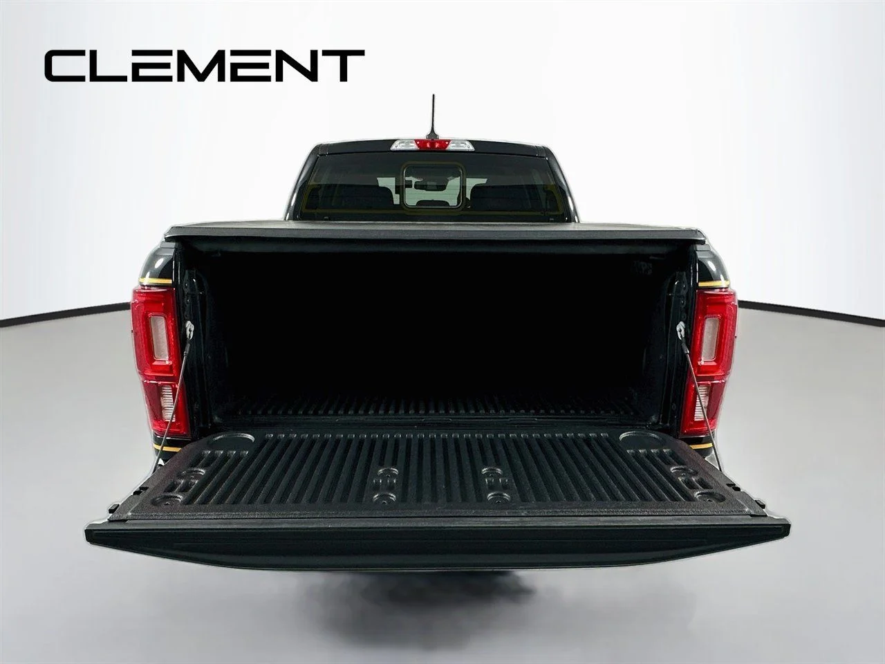 Used 2022 Shadow Black Ford XLT image 11