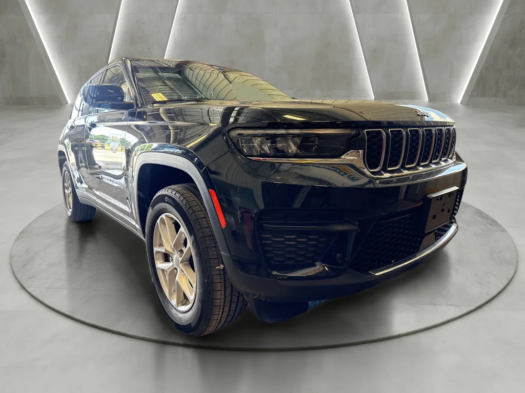 Used 2023 Black Jeep Laredo image 1