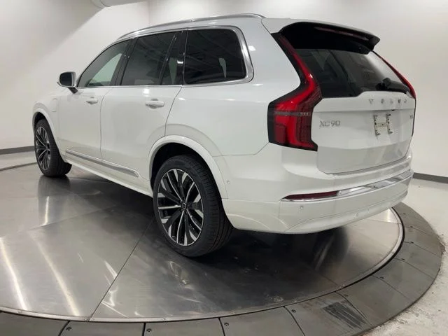 New 2026 Crystal White Volvo Plus image 3