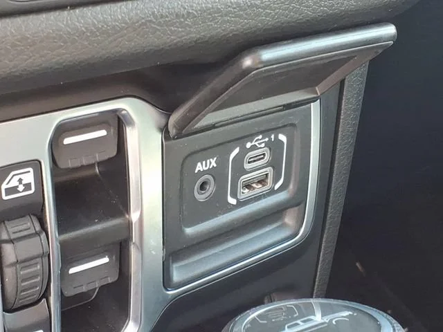 Used 2025 White Jeep Nighthawk image 21