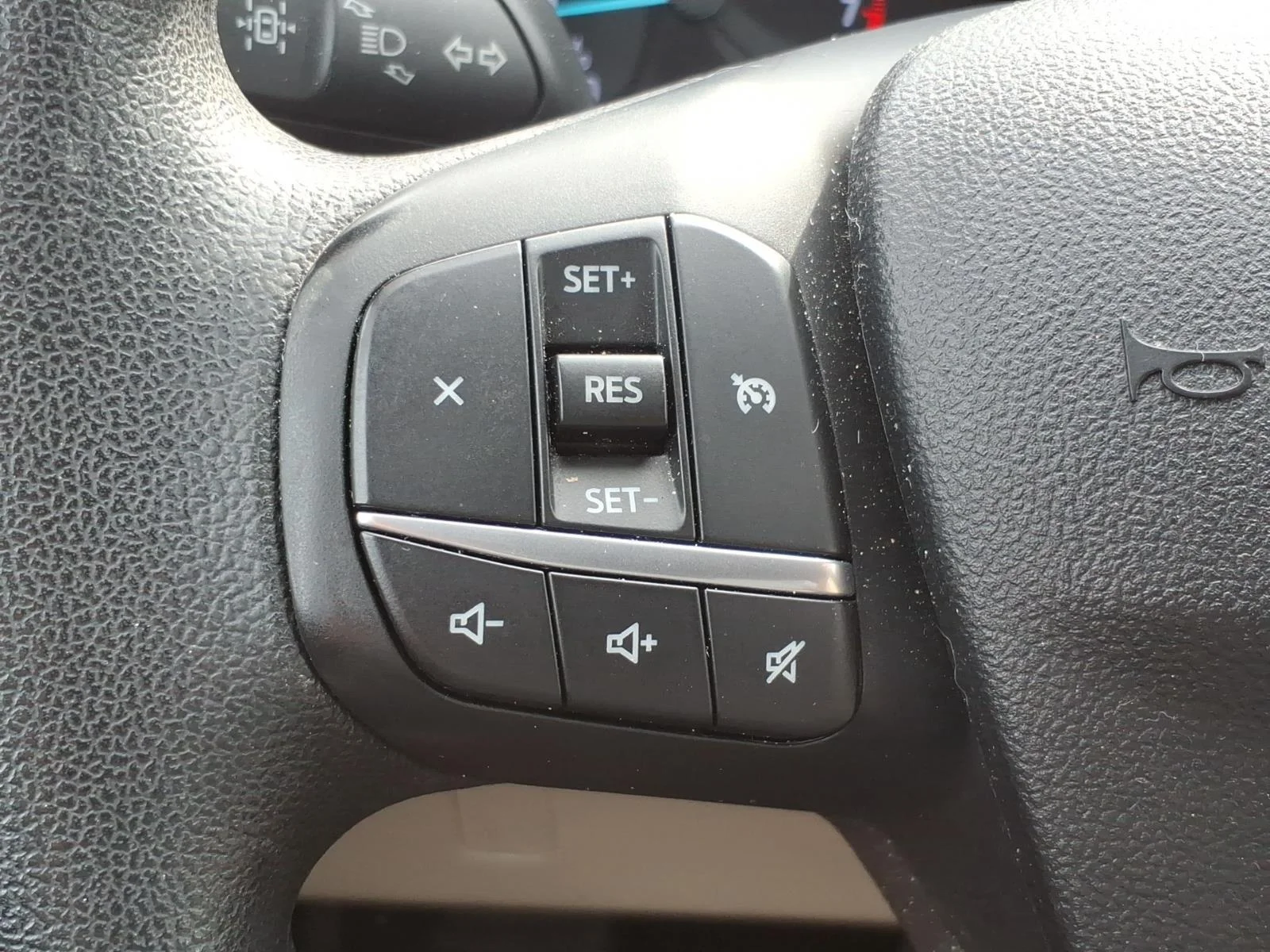 Used 2021 Oxford White Ford SE image 15