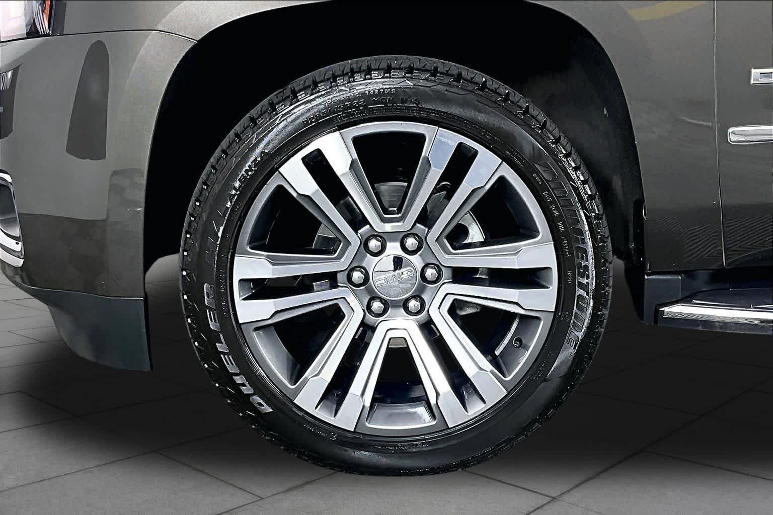 Used 2019 Smokey Quartz Metallic GMC Denali image 10