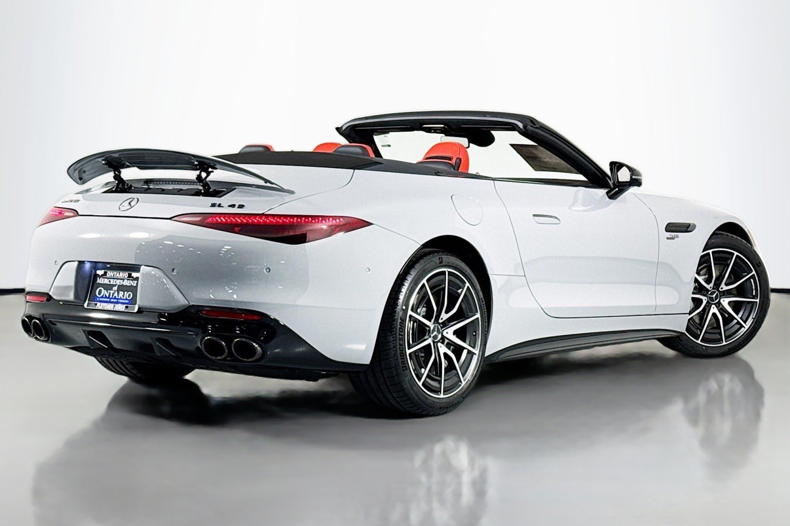 New 2026 MANUFAKTUR Alpine Grey Mercedes-Benz AMG® SL 43 Roadster image 12