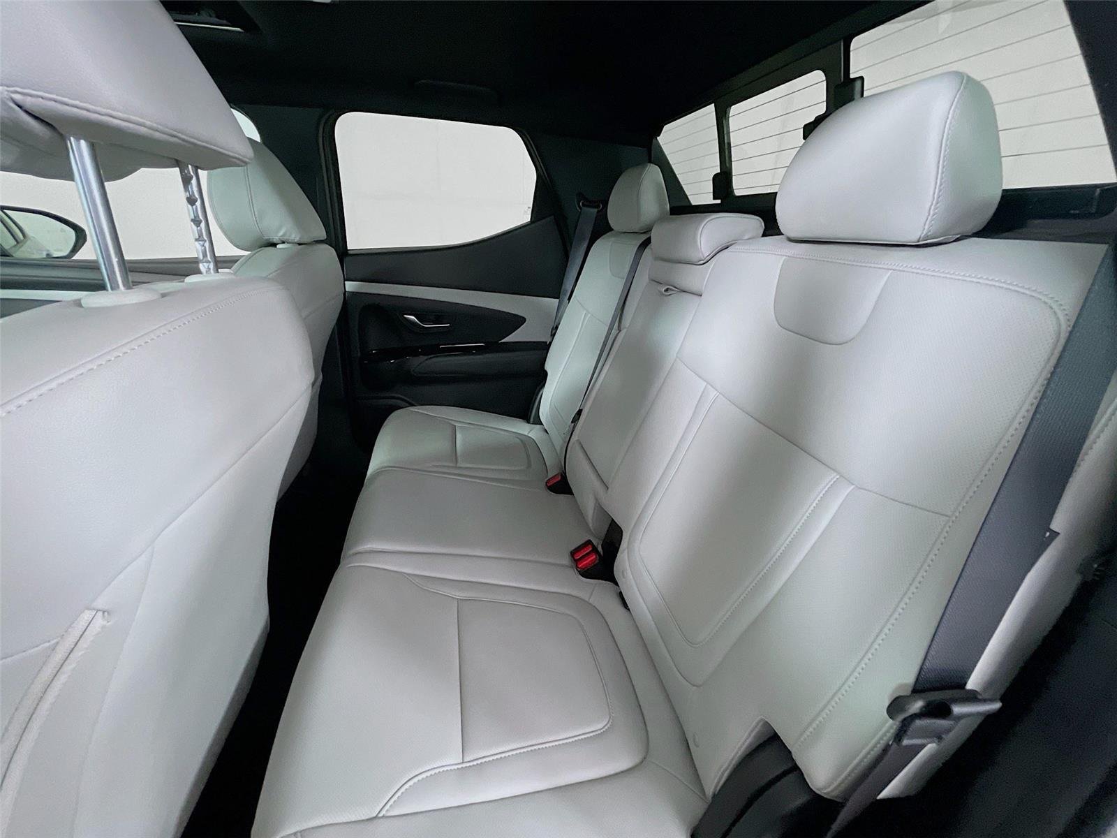 Used 2025 Hampton Gray Hyundai SEL Activity image 27