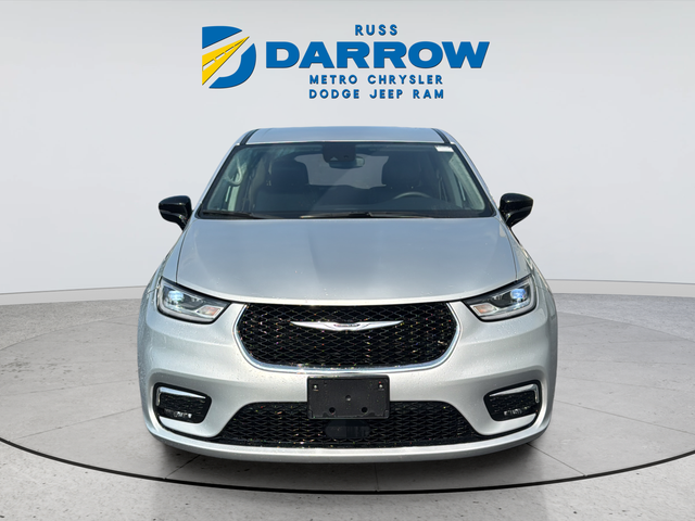 Used 2024 Silver Chrysler Touring L image 8