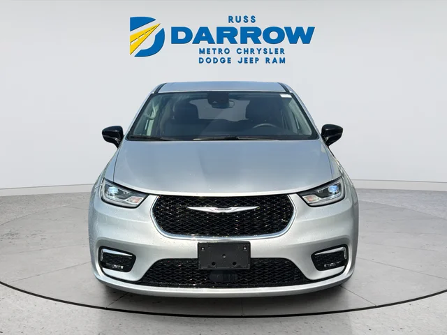 Used 2024 Silver Chrysler Touring L image 8