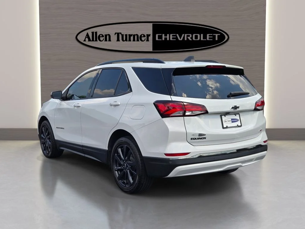 Used 2022 White Chevrolet RS image 9