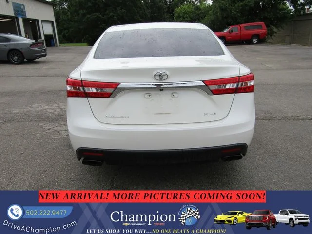 Used 2013 White Toyota XLE Premium image 5