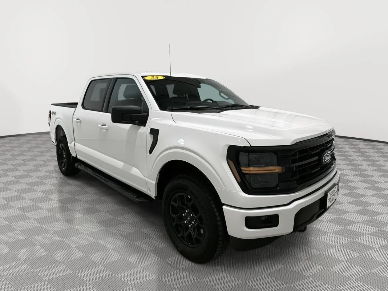 Used 2025 Oxford White Ford XLT image 6