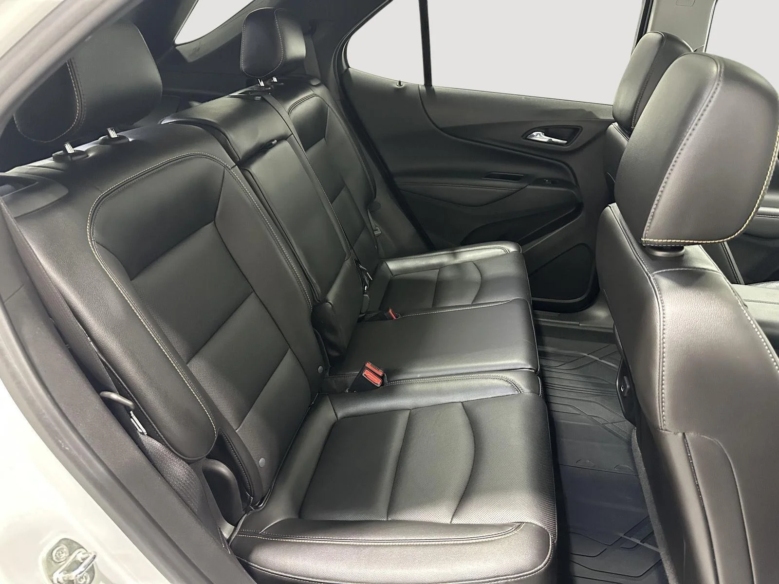 Used 2021 SUMMIT WHITE Chevrolet Premier image 25