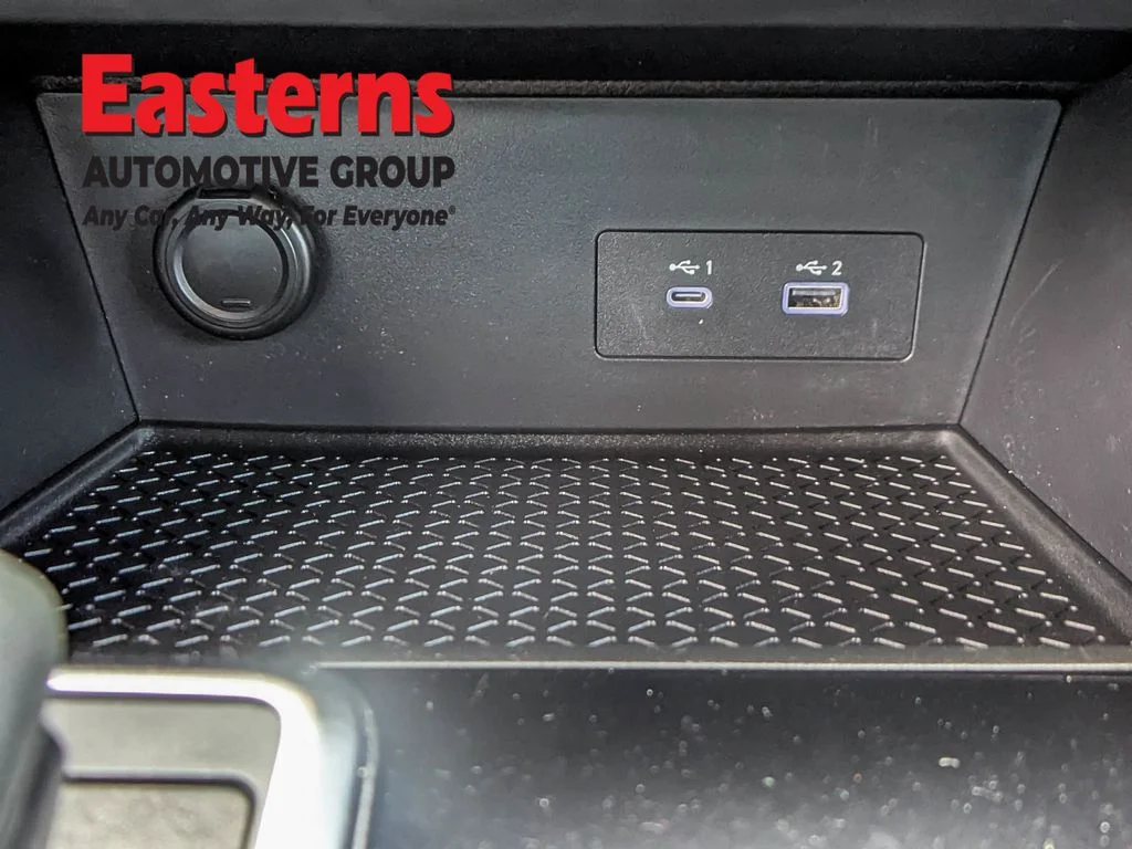 Used 2022 Gray Nissan SV image 27