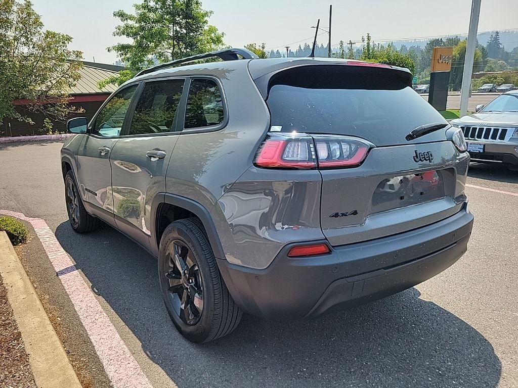 Used 2023 Gray Jeep Altitude image 3