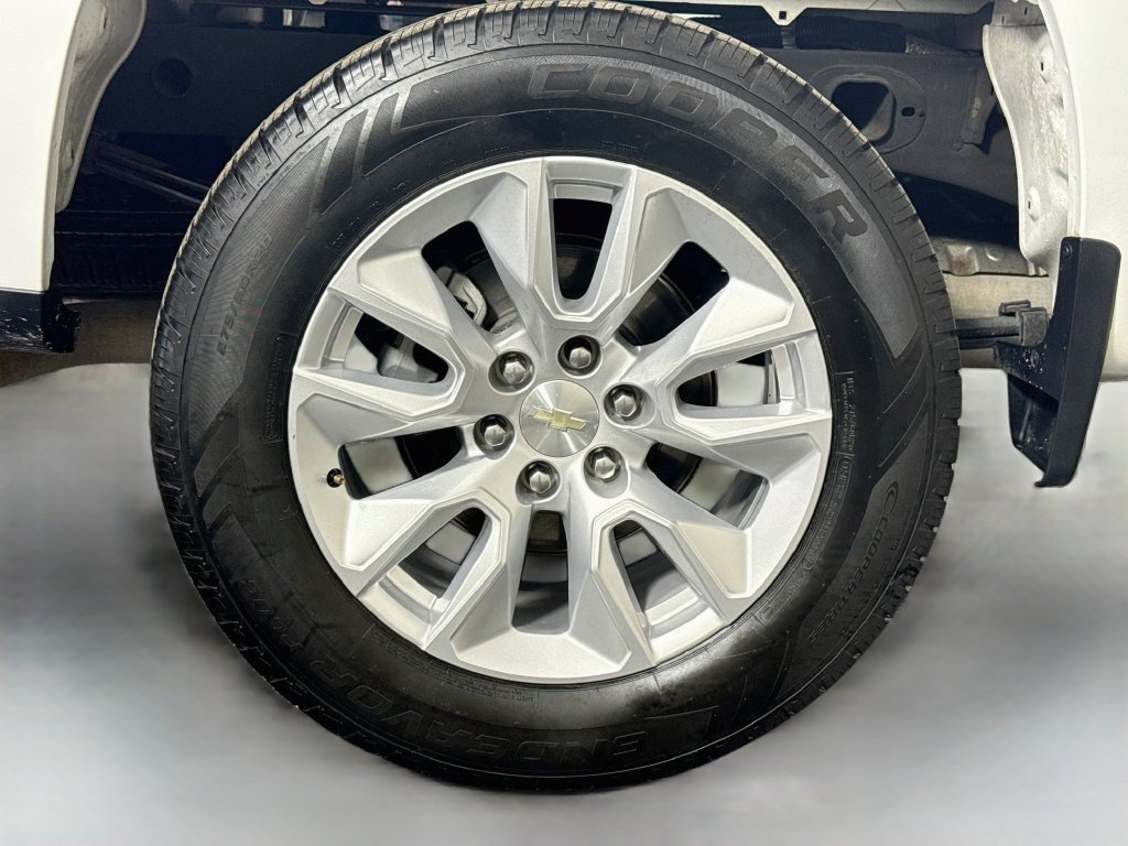 Used 2022 Summit White Chevrolet Custom image 27