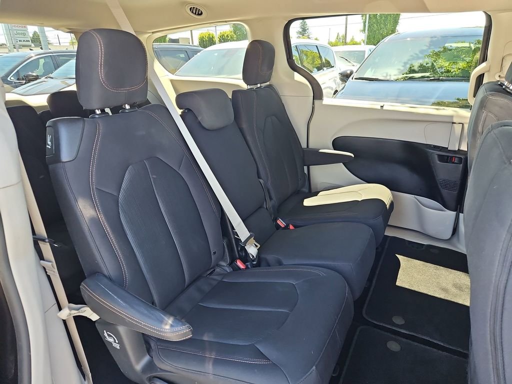 Used 2019 Granite Crystal Metallic Clearcoat Chrysler Touring Plus image 27