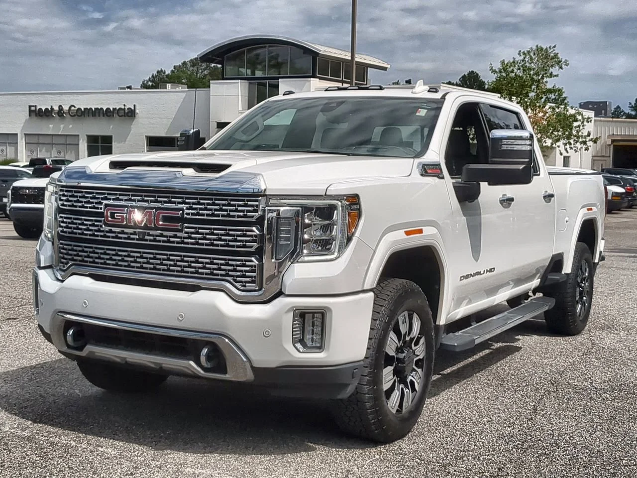 Used 2022 Summit White GMC Denali image 4