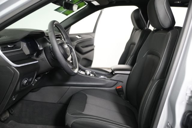 Used 2025 Silver Jeep Laredo image 16