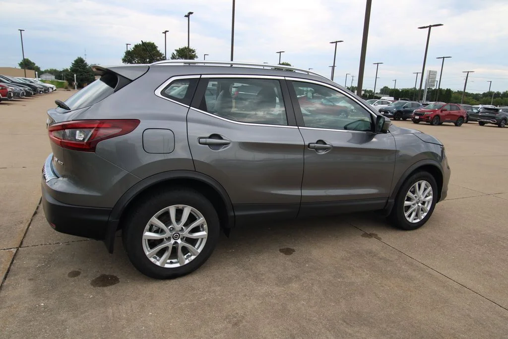 Used 2022 Gun Metallic Nissan SV image 5