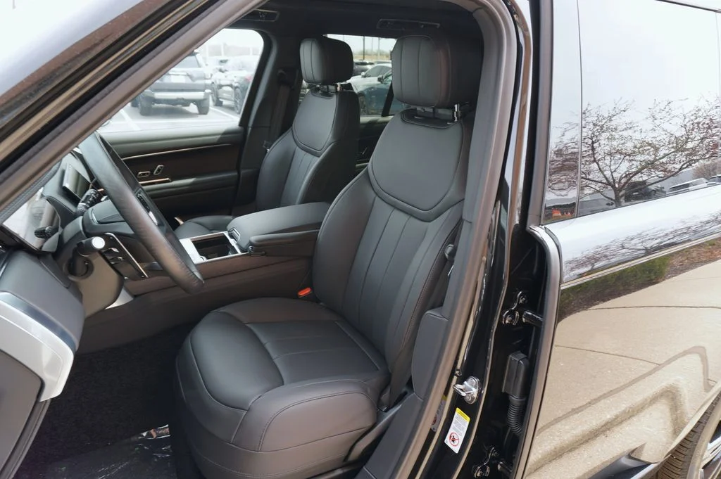 New 2026 Santorini Black Land Rover SE image 14