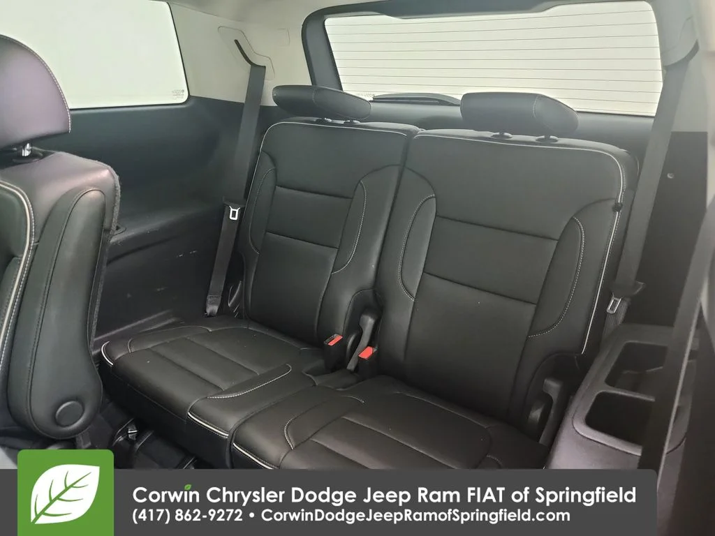 Used 2023 Silver GMC Denali image 31