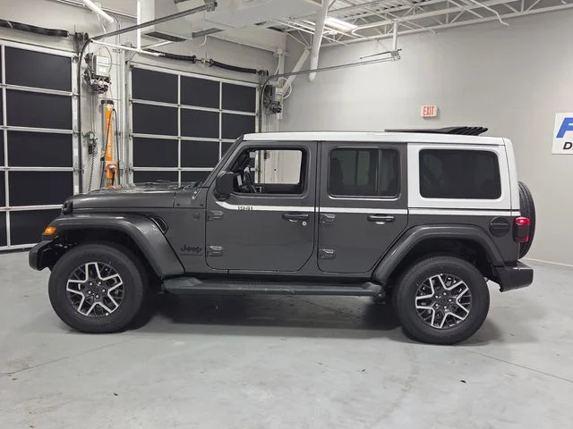 New 2026 Granite Crystal Metallic Clear-Coat Exterior Paint Jeep Sahara image 4