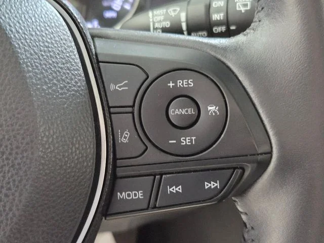 Used 2021 Silver Toyota XLE Premium image 25