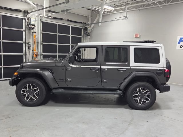 New 2026 Granite Crystal Metallic Clear-Coat Exterior Paint Jeep Sahara image 4
