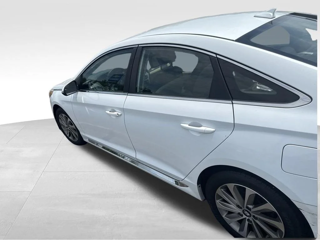 Used 2016 White Hyundai Sport image 14