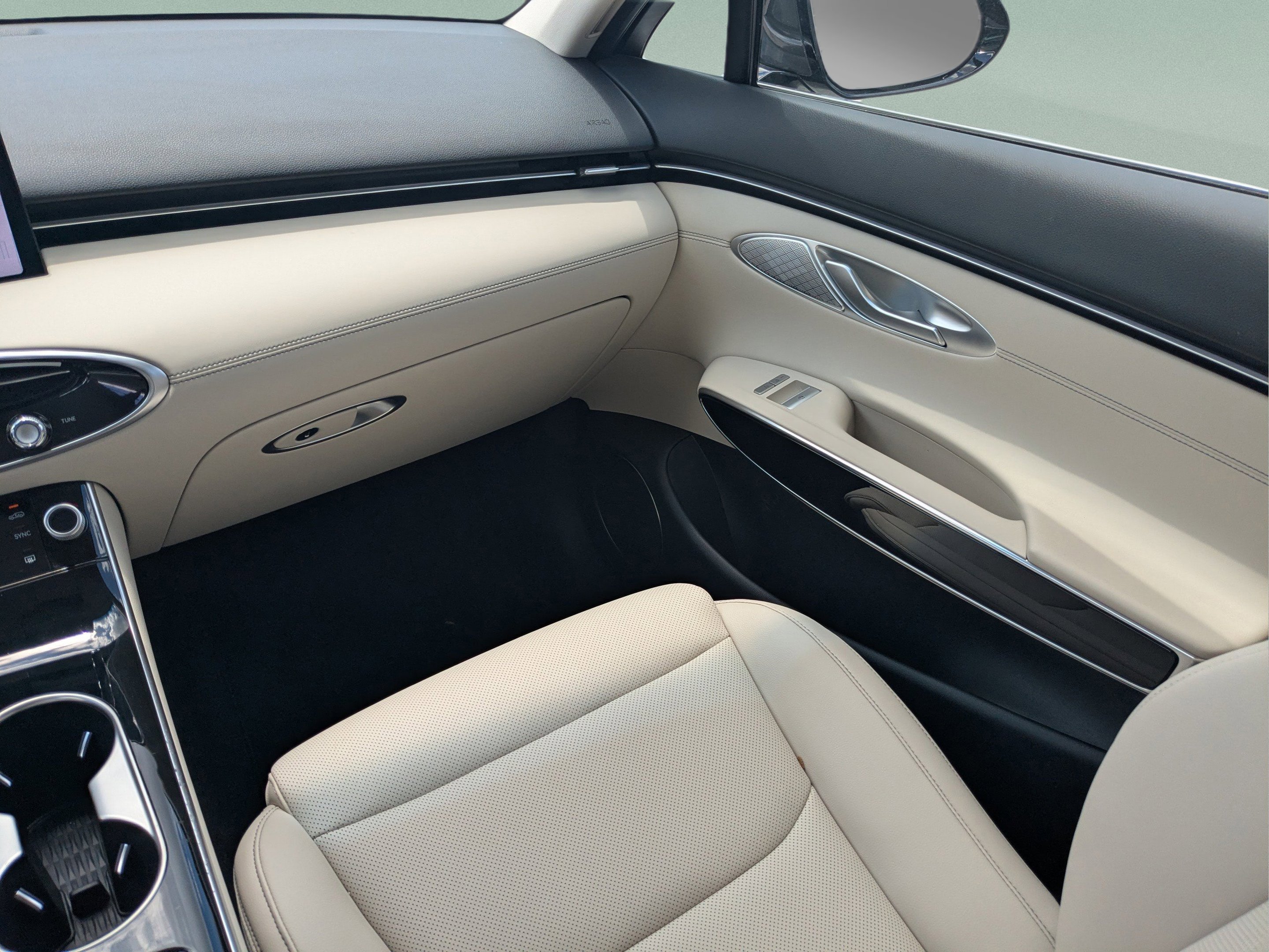 2026 GENESIS GV70 Standard - Photo 25