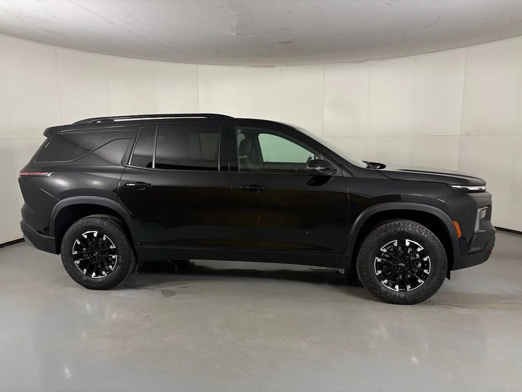 Used 2025 Black Chevrolet Z71 image 9