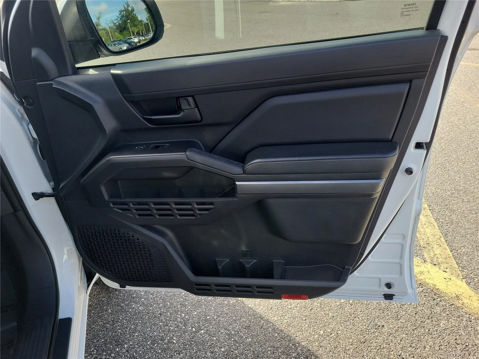 Used 2025 Ice Cap Toyota SR5 image 35