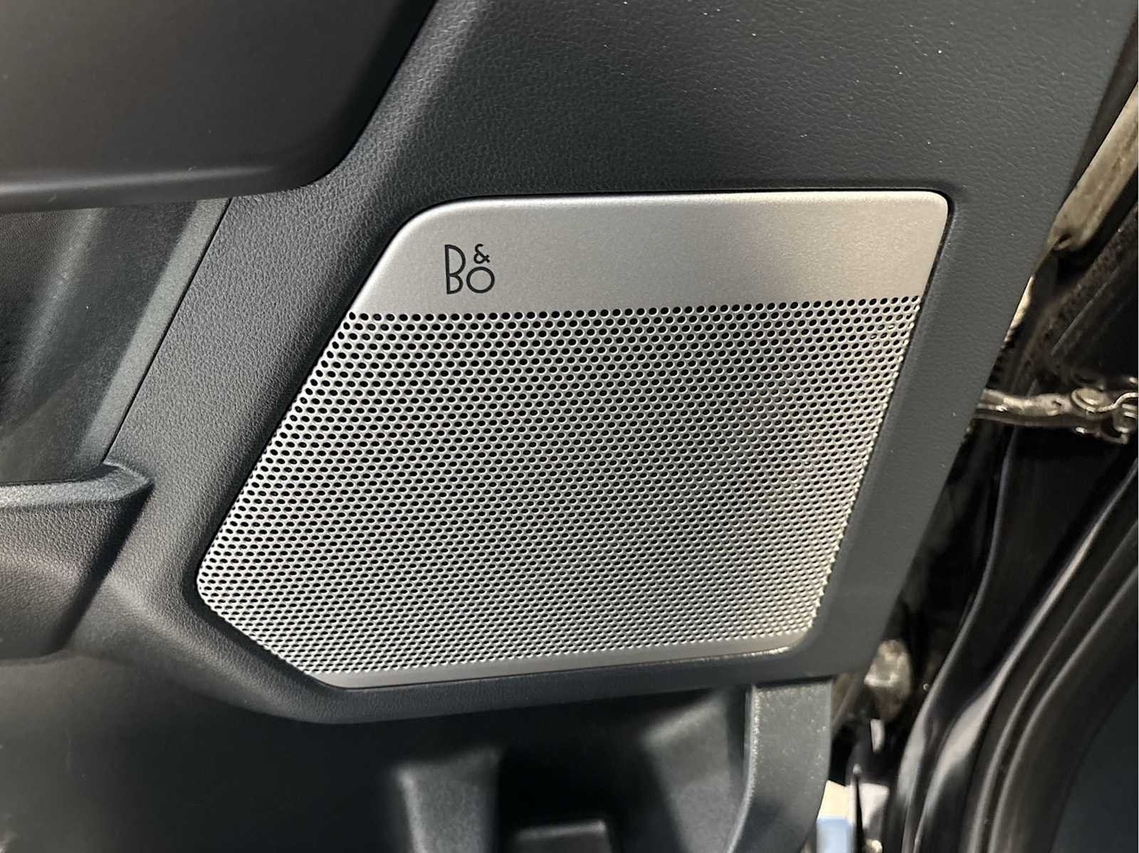 Used 2025 Agate Black Metallic Ford LARIAT image 23