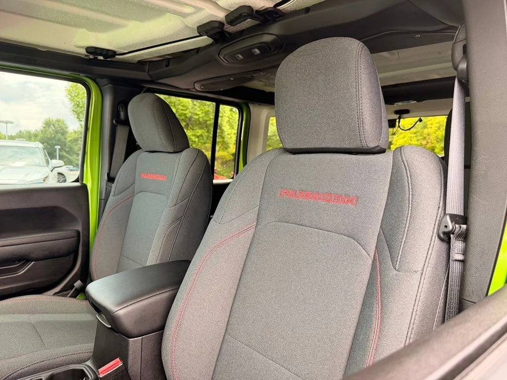 Used 2025  Jeep Rubicon image 29