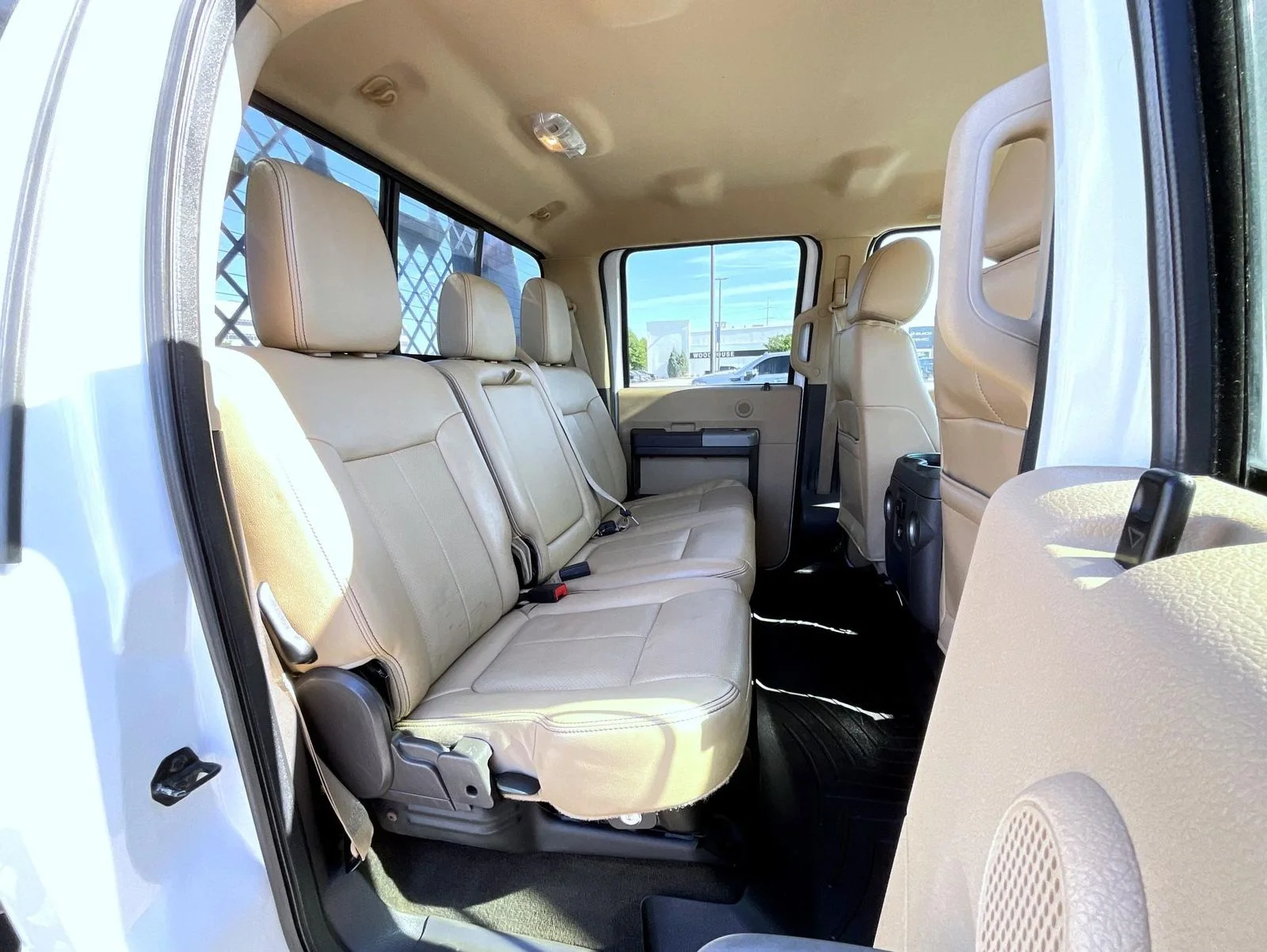 Used 2015 White Ford Lariat image 18