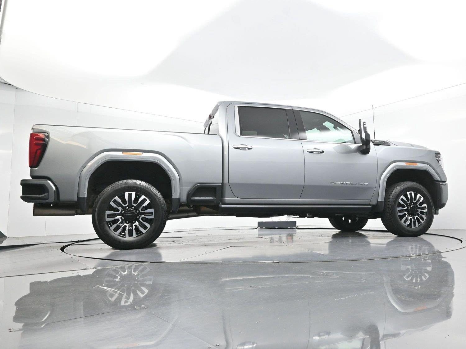 Used 2025 Sterling Metallic GMC Denali Ultimate image 51