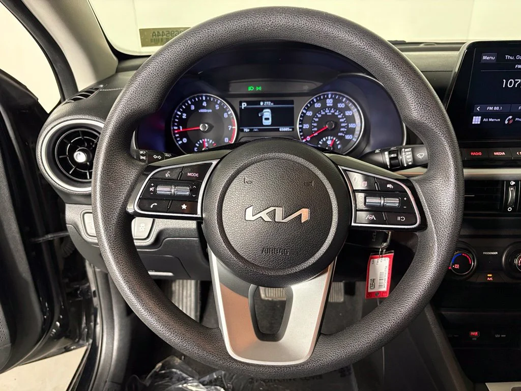Used 2023 Black Kia LXS image 18