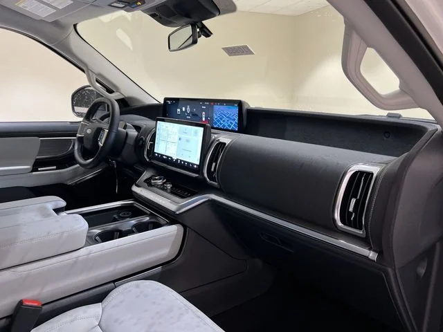 New 2027 White/off-white Ford Platinum image 26
