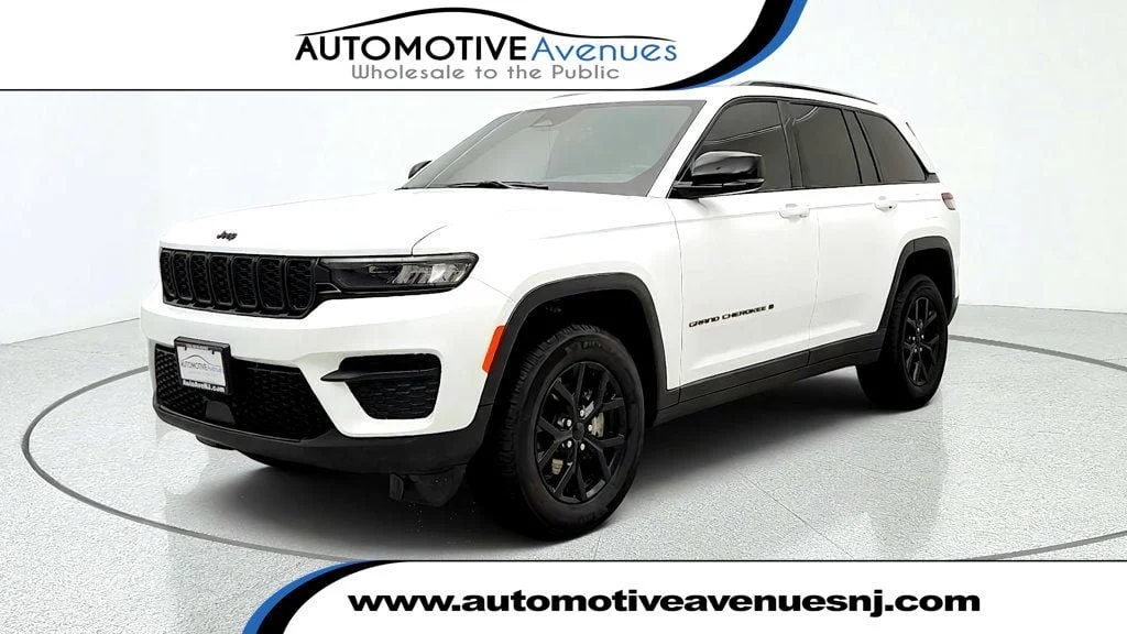 Used 2025 Bright White Clearcoat Jeep Altitude X 4x4 image 1