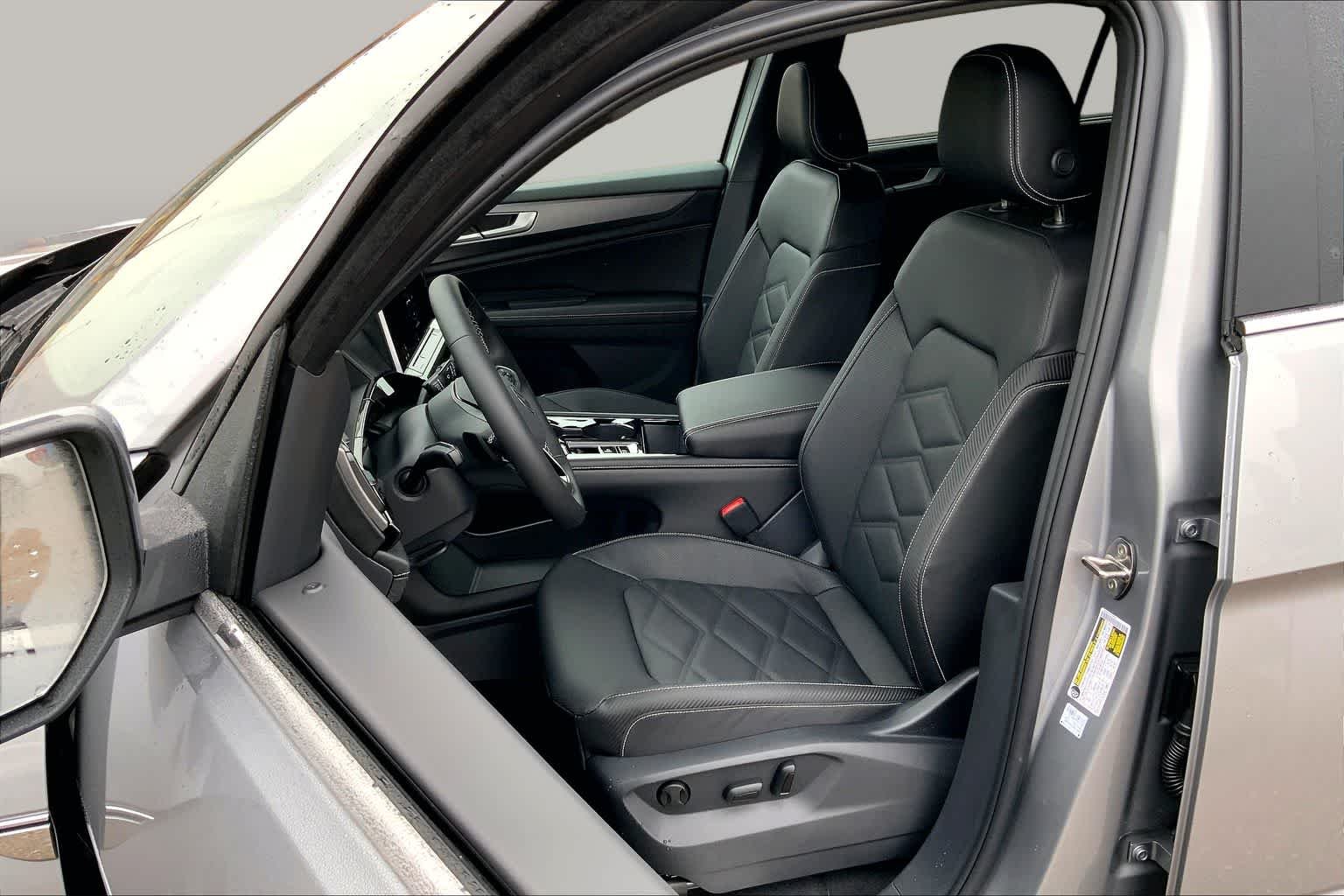 New 2026 Silver Mist Metallic Volkswagen 2.0T SE w/Technology image 9