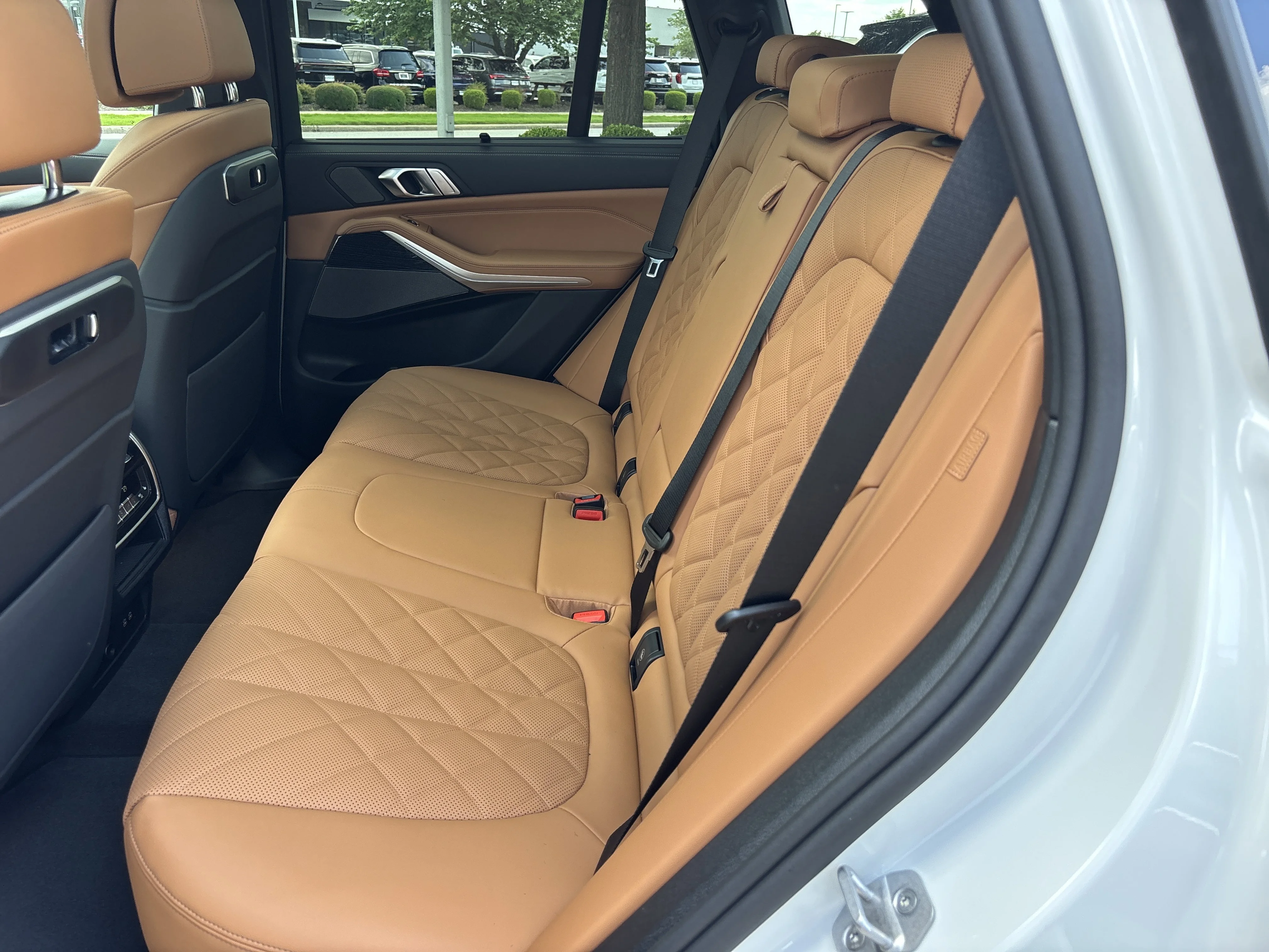 New 2026 MINERAL WHITE BMW xDrive40i image 17