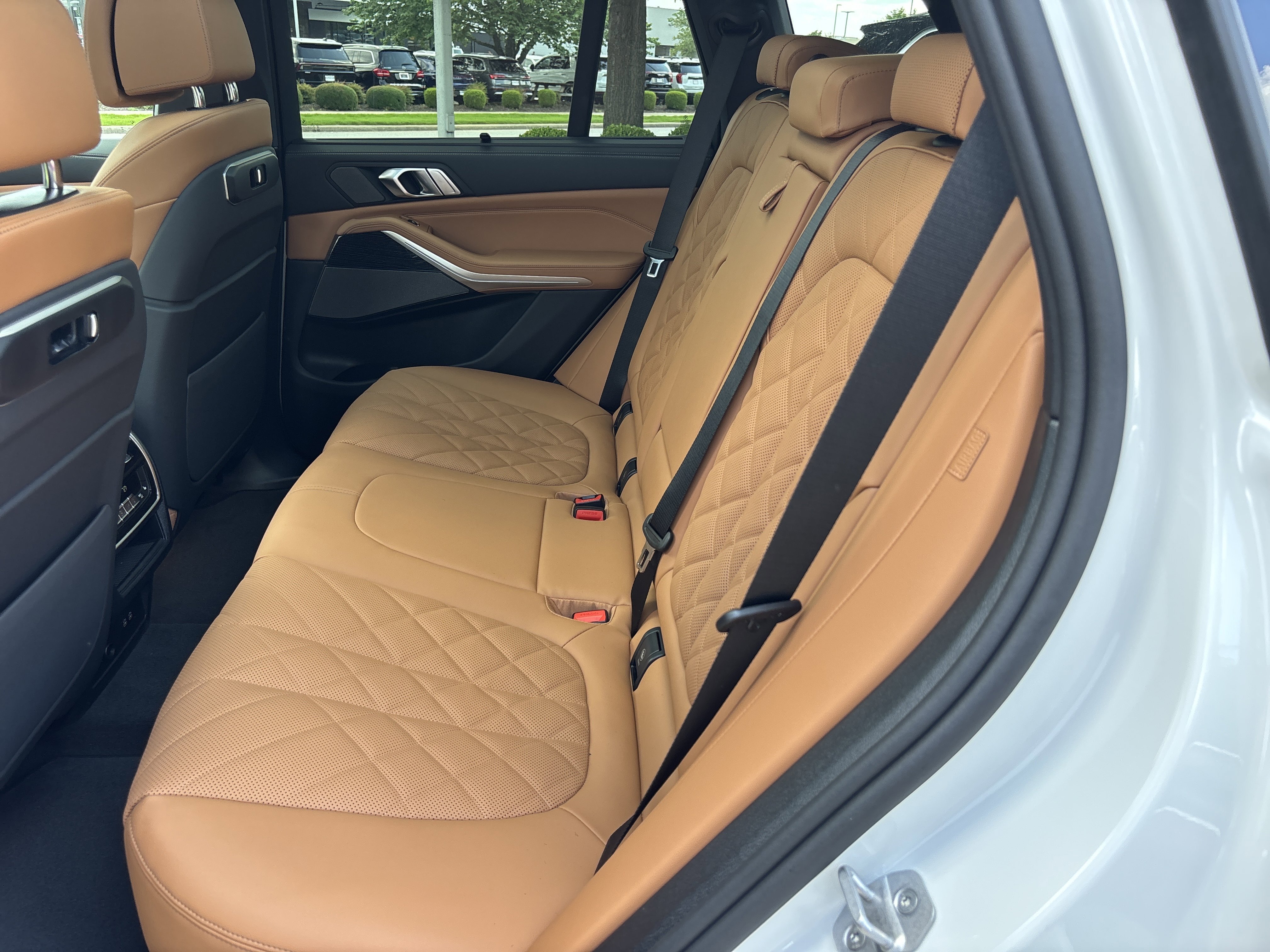New 2026 MINERAL WHITE BMW xDrive40i image 17