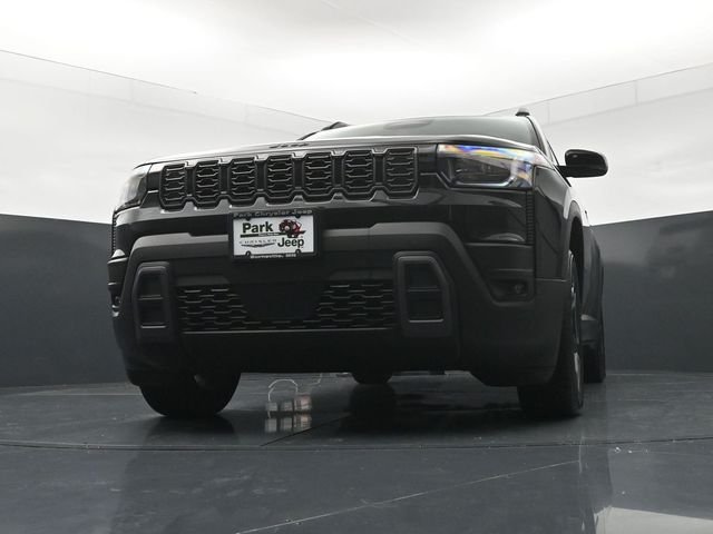 New 2026 Diamond Black Crystal Pearl-Coat Exterior Paint Jeep Limited image 19