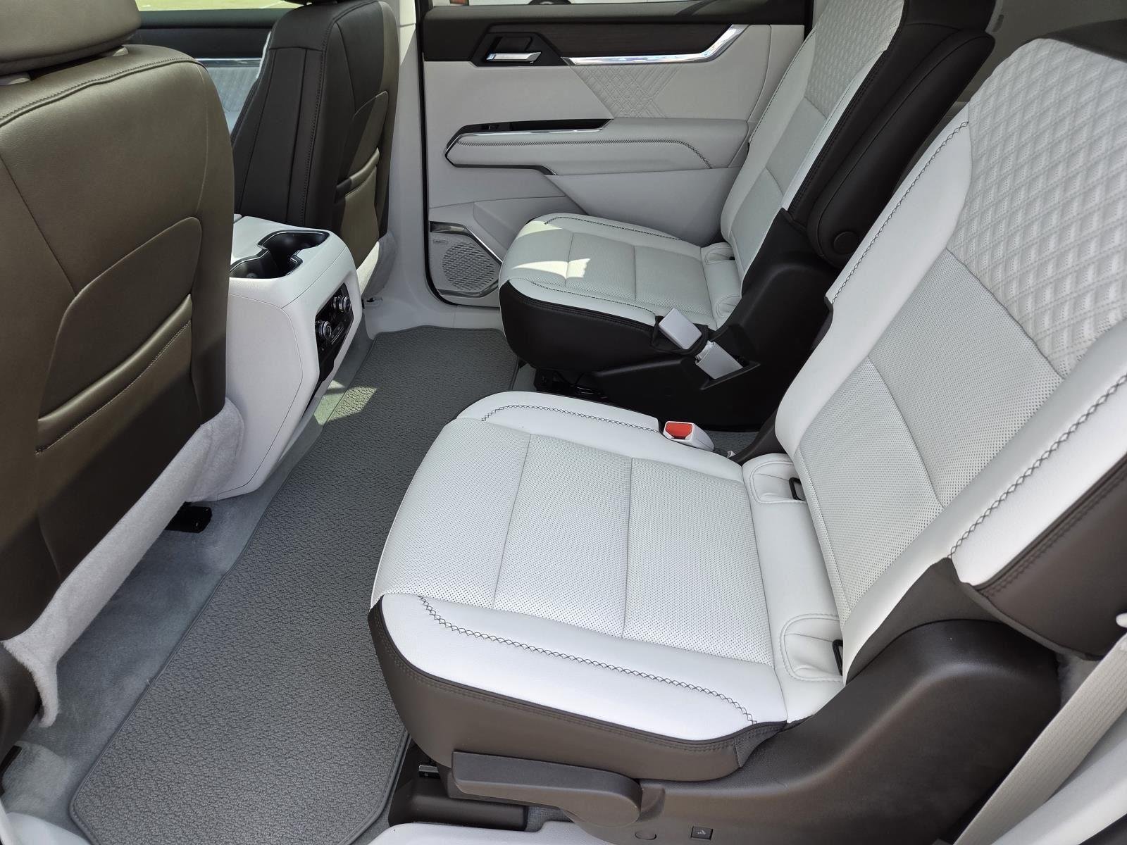 Used 2024 WHITE FROST TRICOAT GMC DNLI image 36