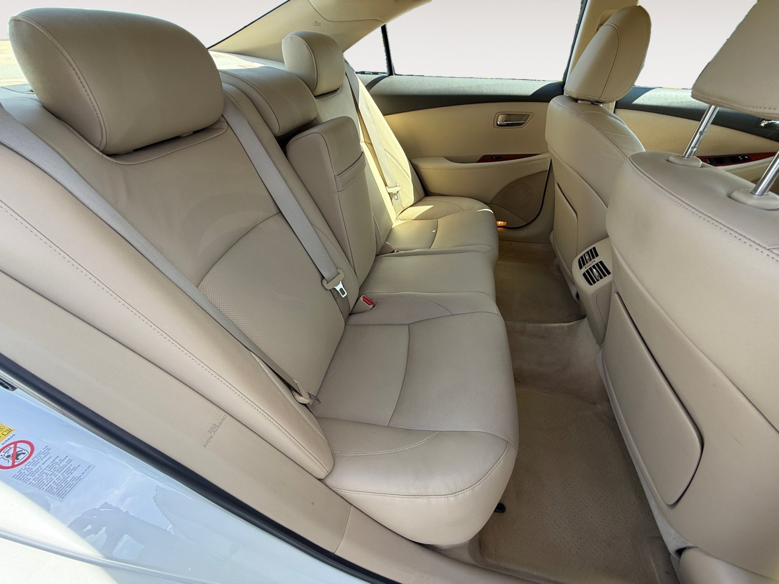 Used 2007 White Lexus 350 image 18