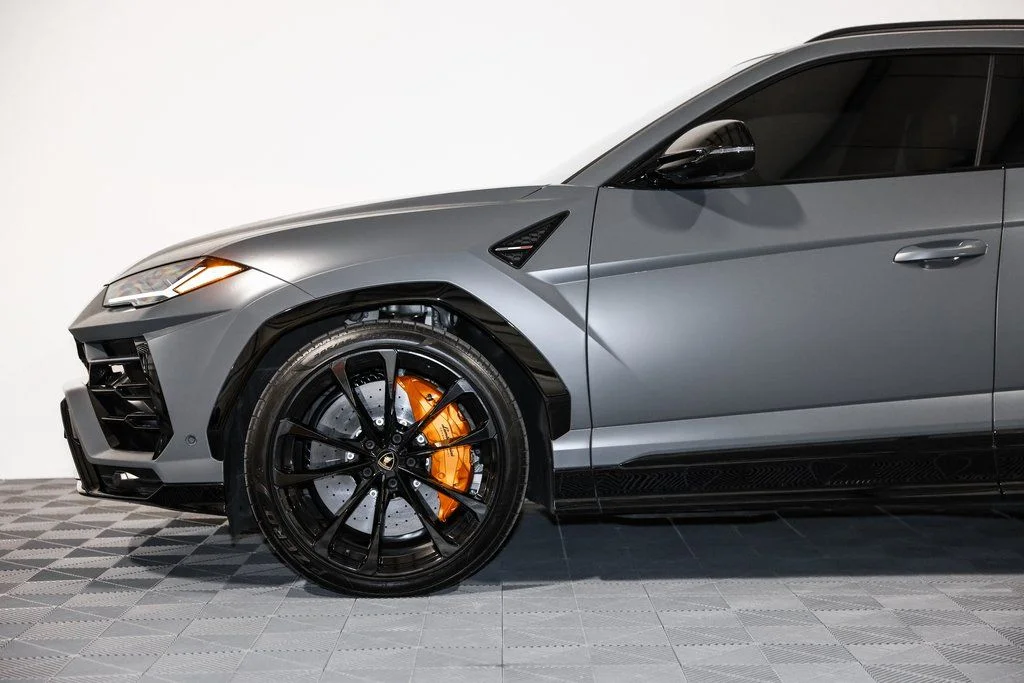 Used 2022  Lamborghini  image 12