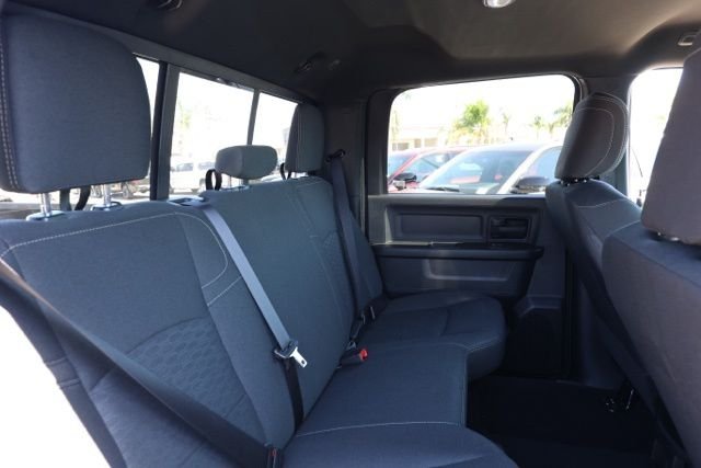 New 2026 Diamond Black Crystal Pearl-Coat Exterior Paint RAM Tradesman image 16