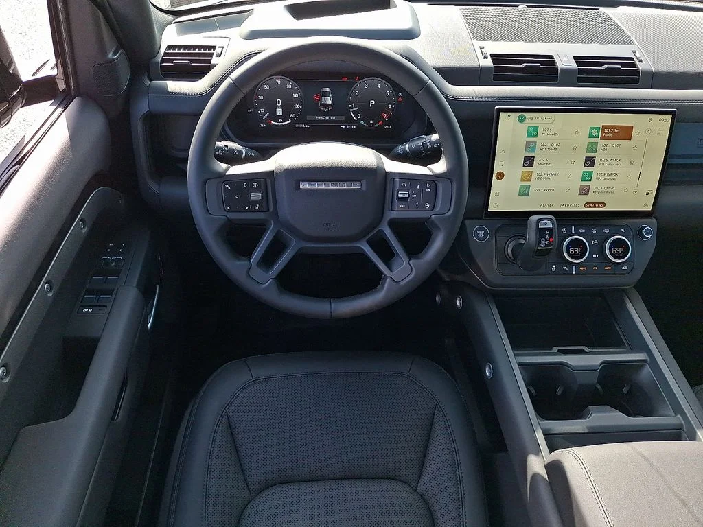 New 2026 Santorini Black Land Rover S image 7