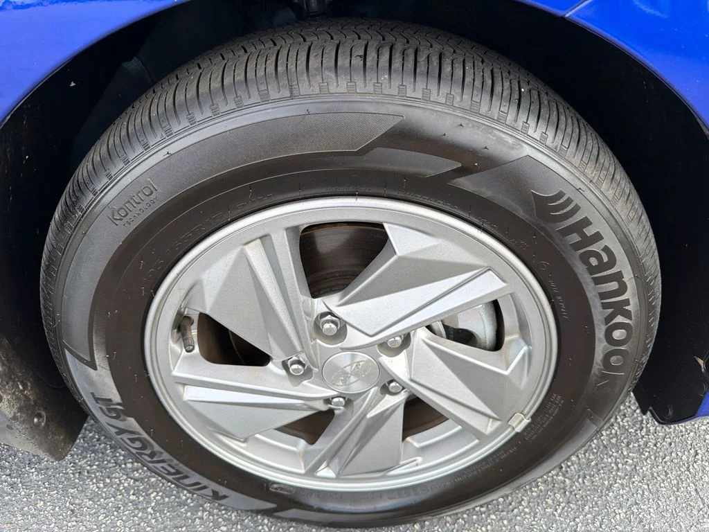 Used 2025 Blue Hyundai SE image 12